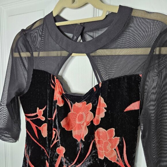 BCBG Mini Dress Velvet like material size 2 - Picture 3 of 14